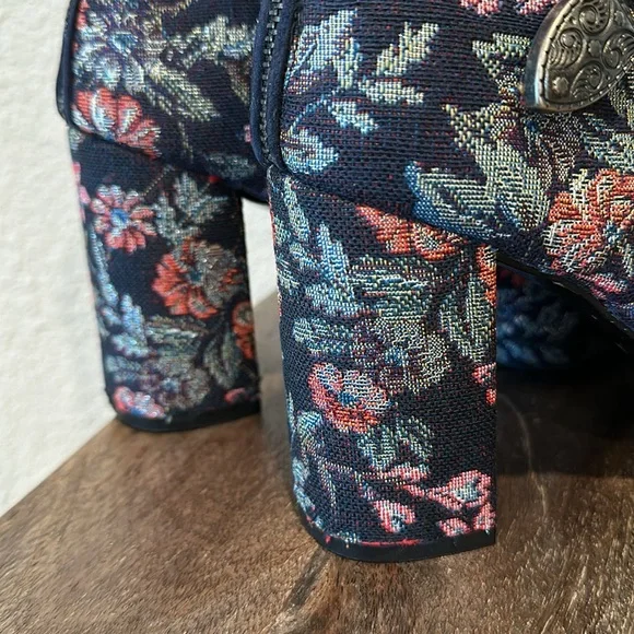 Badgley Mischka Collection Morrisey Brocade Bootie Size 81/2 - Picture 8 of 13